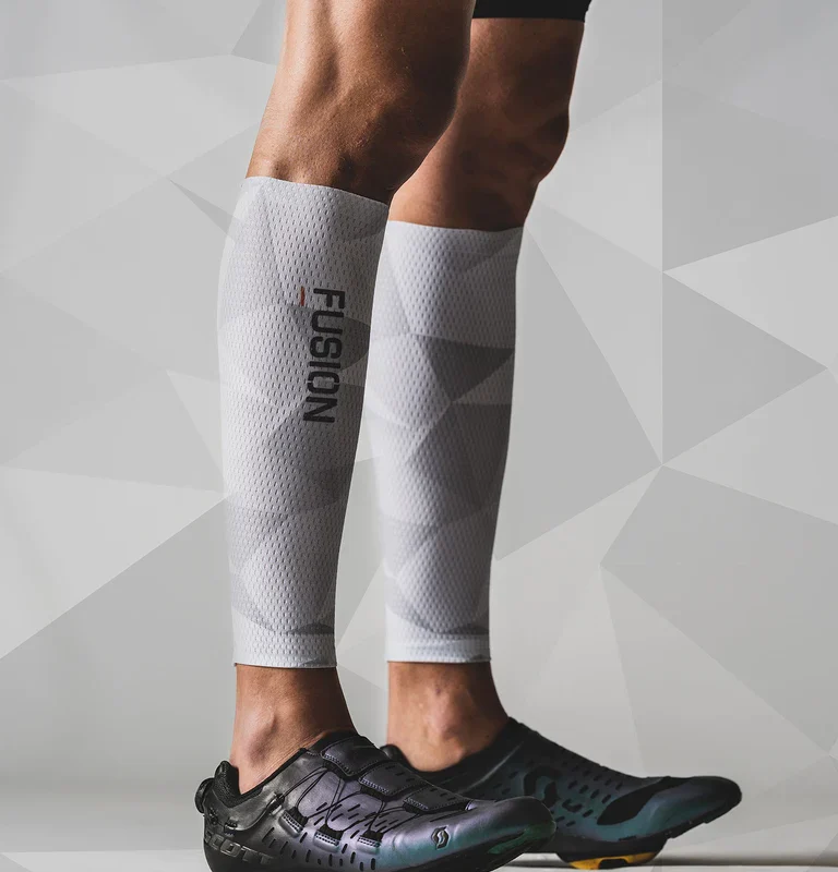 TEMPO-Calf-Sleeves_1141_White-grey_1f_v1-6123751.jpg TEMPO-Calf-Sleeves_1141_White-grey_1f_v1-6123751.jpg