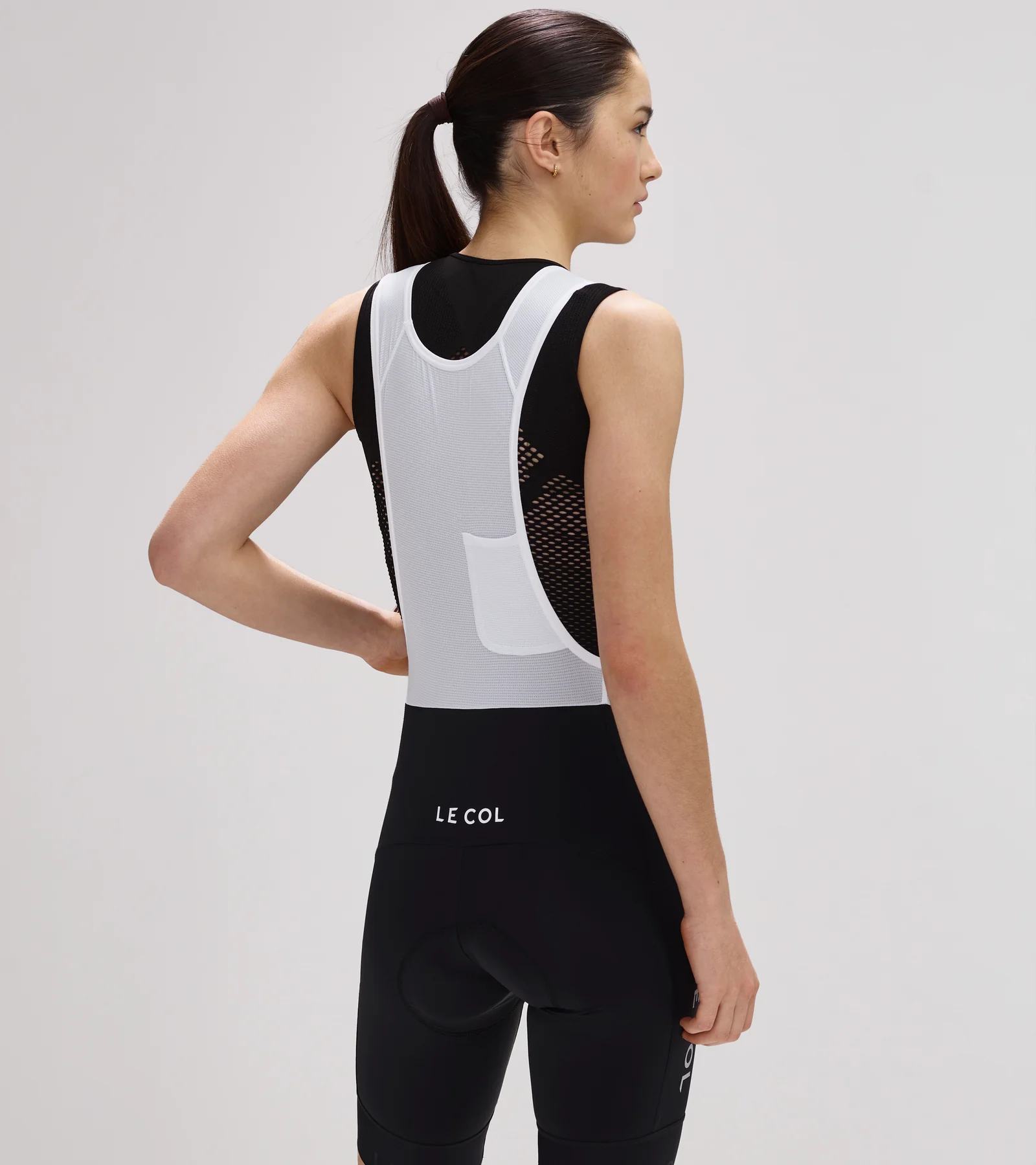 detailslider_LeCol_SS24_unisex_pro_mesh_sleeveless_base_layer_black_W_4_1600x1800_crop_center.jpg