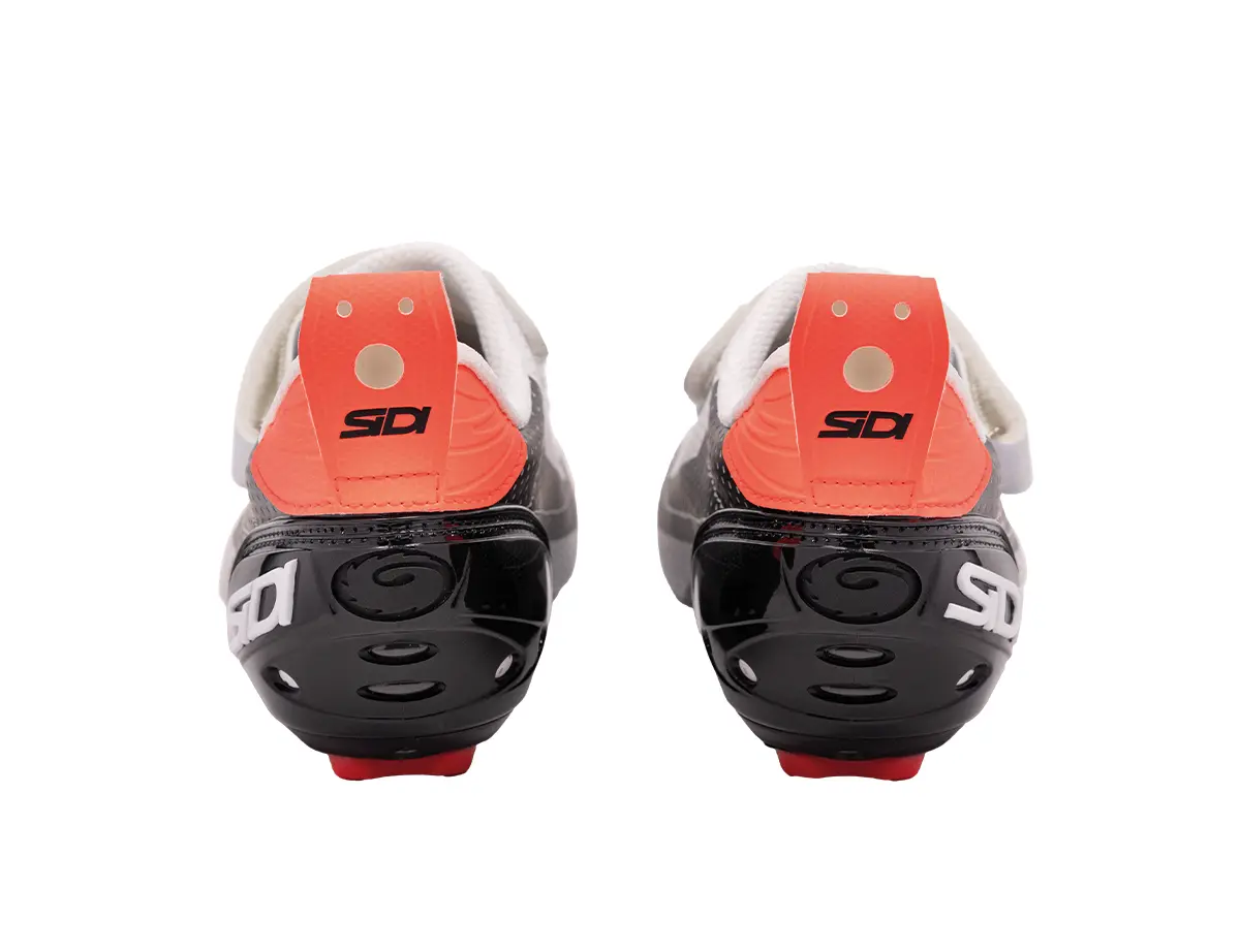 000MCT5AIR_BLKWHTCR_5BACK_HD.png