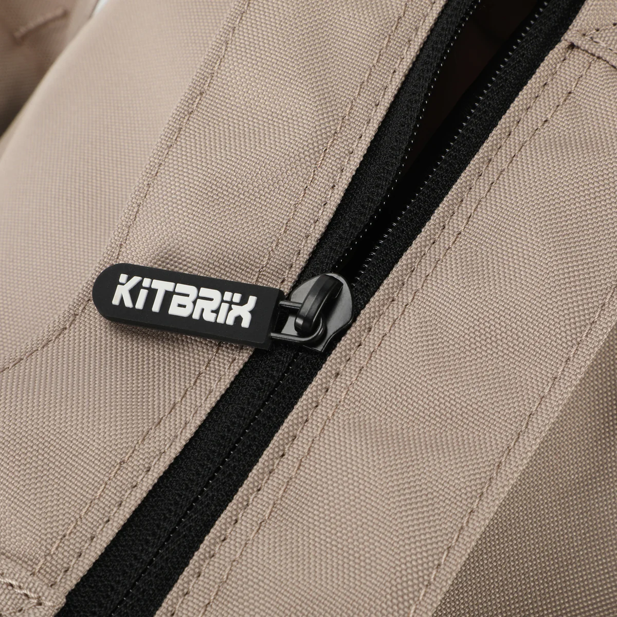 Soomth_zipper_on_Tote_bag.jpg
