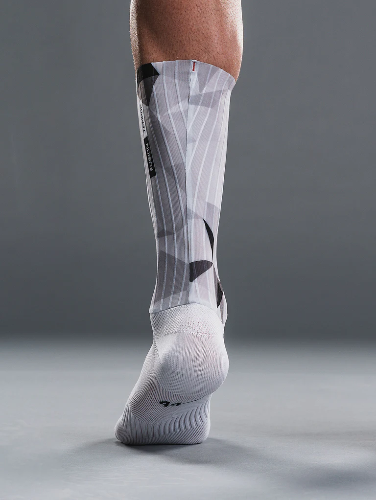Tempo-pro-aero-sock_1258_Carbon_6_v1-10083111.jpg