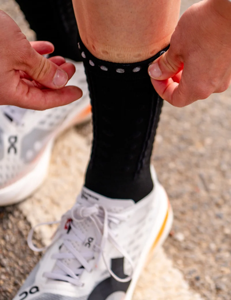 aero-socks-20-black-white.jpg-4