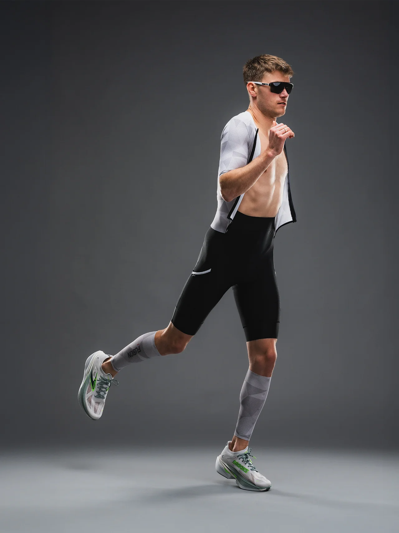 TEMPO-TWO-tri-suit_1192_White-grey_3_v1-10912768.jpg